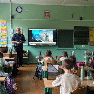 UCZYMY SIĘ BEZPIECZNEGO ZACHOWANIA