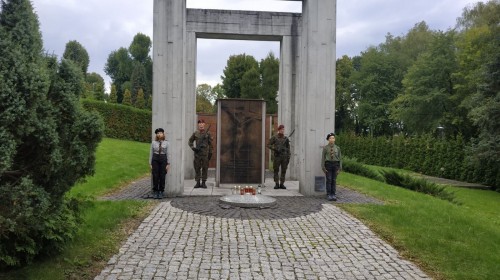 Harcerze na obchodach Dnia Sybiraka