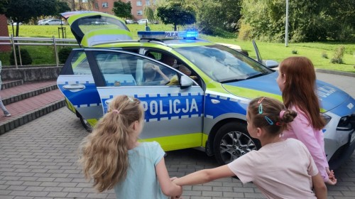 Spotkanie klas pierwszych z policjantem