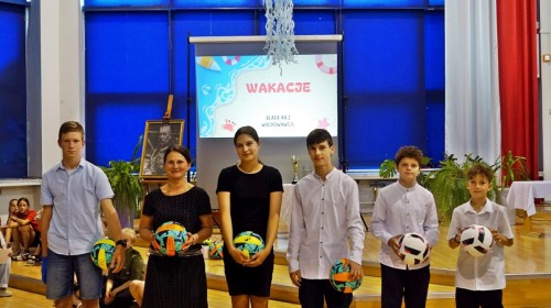 Uroczysta akademia z okazji zakończenia roku szkolnego i pożegnanie klas ósmych.