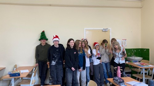 🎄 Szkoła Dobrego Słowa w świątecznym nastroju! 🎅✨