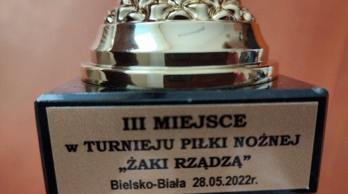 ŻAKI RZĄDZĄ W TURNIEJU PIŁKI NOŻNEJ