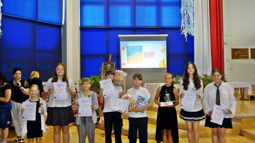Uroczysta akademia z okazji zakończenia roku szkolnego i pożegnanie klas ósmych.