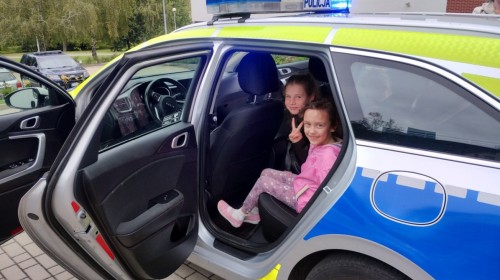🚸 Bezpieczna droga do szkoły – spotkanie z policjantem 👮‍♂️