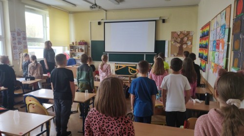 https://sp37.eduportal.bielsko.pl/aktualnosci/szkola-do-hymnu-piatek-8-listopada-2024