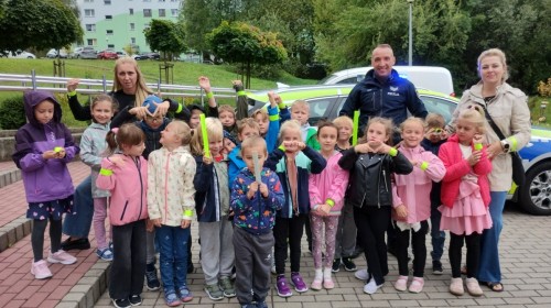 🚸 Bezpieczna droga do szkoły – spotkanie z policjantem 👮‍♂️