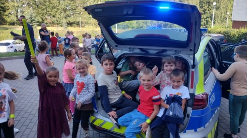 Spotkanie klas pierwszych z policjantem