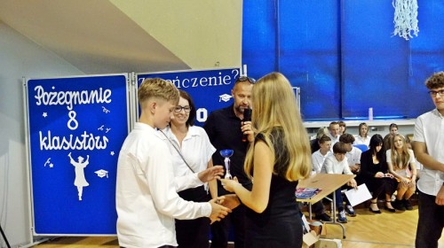Uroczysta akademia z okazji zakończenia roku szkolnego i pożegnanie klas ósmych.